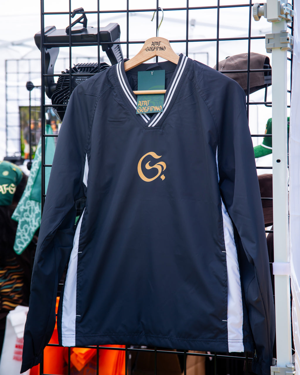 "Gintong Titik" Windshirt