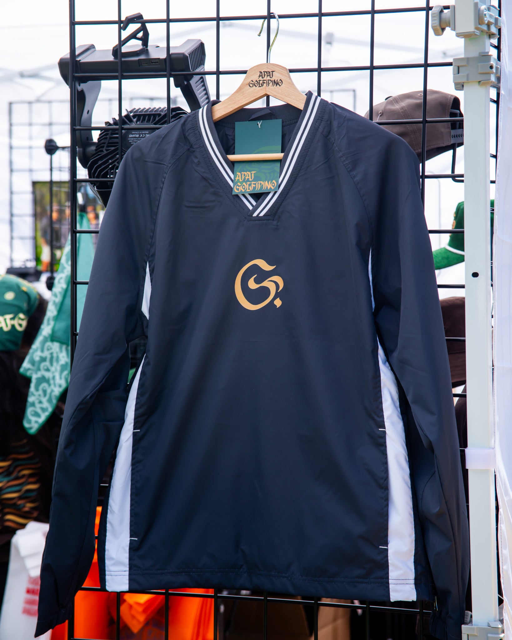 "Gintong Titik" Windshirt